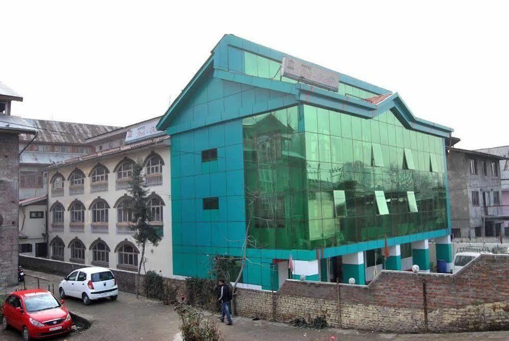 Hotel Ibni Kabeer Srīnagar Exteriér fotografie