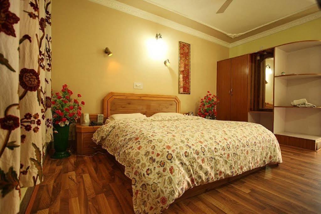 Hotel Ibni Kabeer Srīnagar Exteriér fotografie