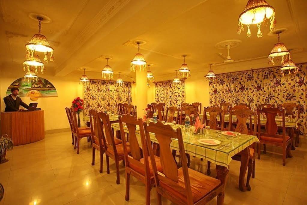 Hotel Ibni Kabeer Srīnagar Exteriér fotografie