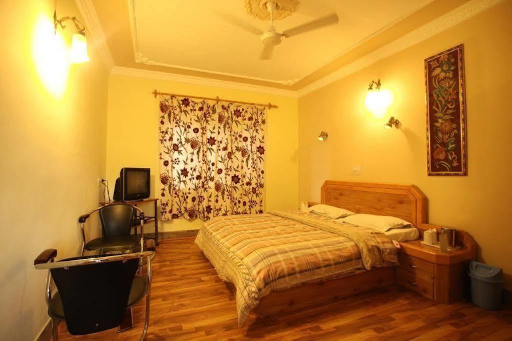 Hotel Ibni Kabeer Srīnagar Exteriér fotografie